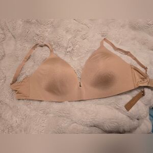 SKIMS WIRELESS TSHIRT BRA 34D